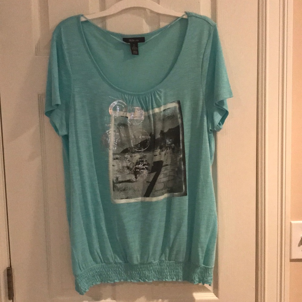 Women’s short sleeve t-shirt, size XL